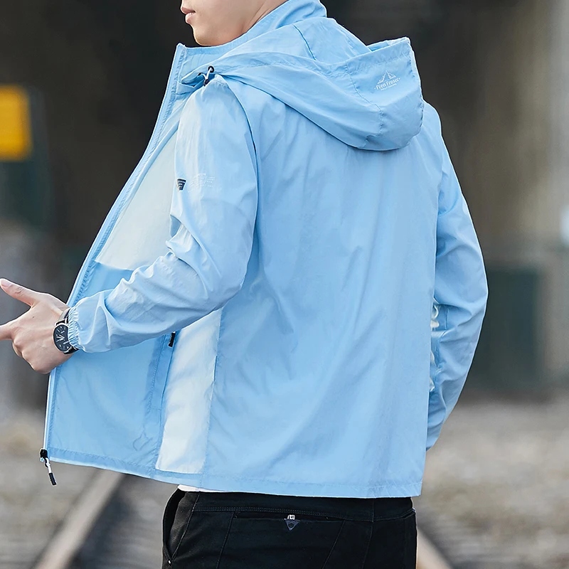 Куртка мужская со съемной шапкой тонкая простая ветрозащитная