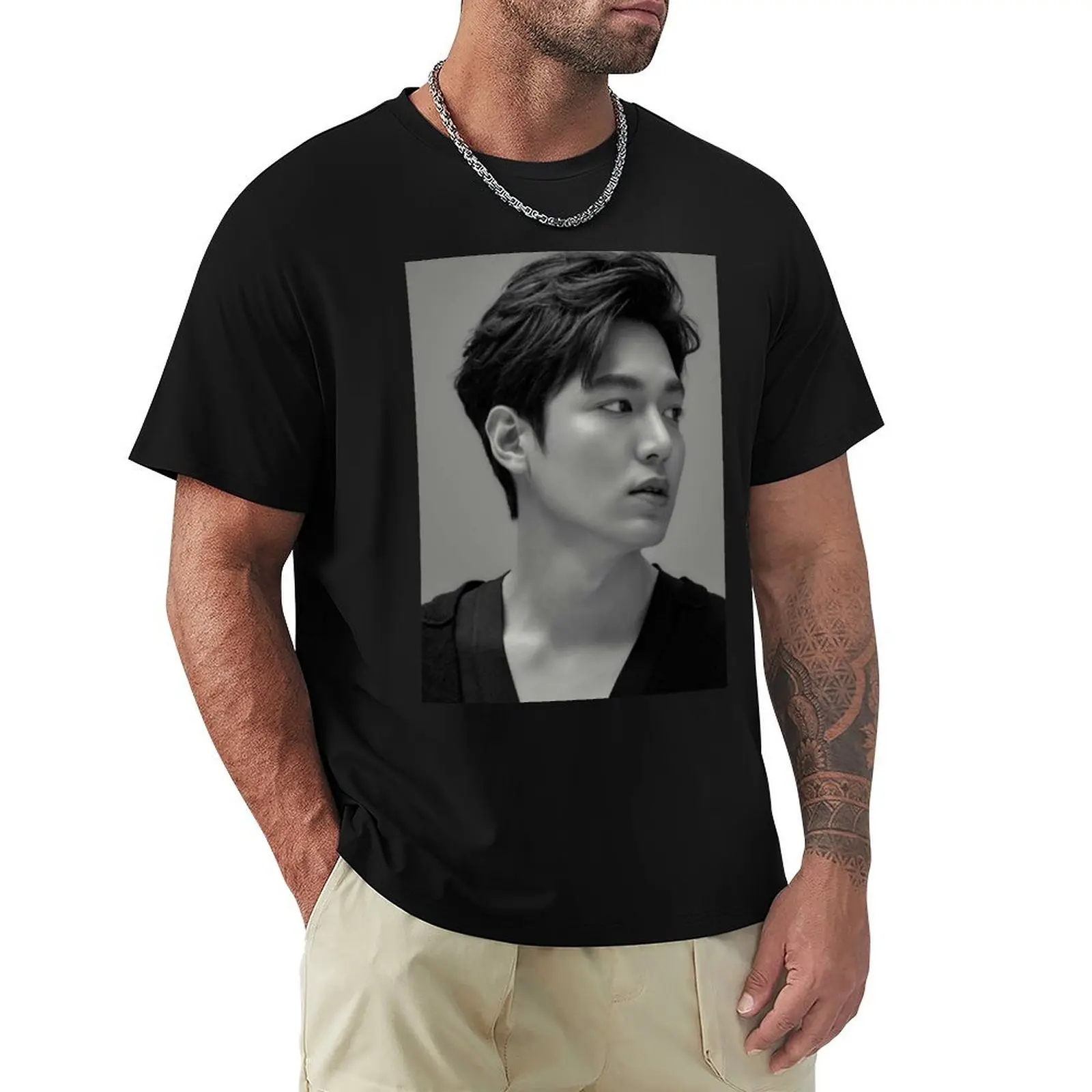 Фото Футболка Lee Min Ho Collections из эластичной ткани, комфортная футболка №1