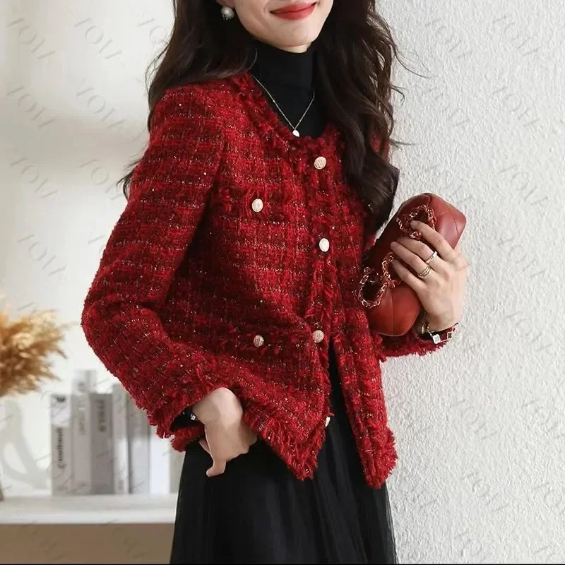 

2023 Red Short Tweed Jacket Women's Fashion Tassel Round Neck Design Coat All-Match Autumn Single Breasted Button Female Outwear