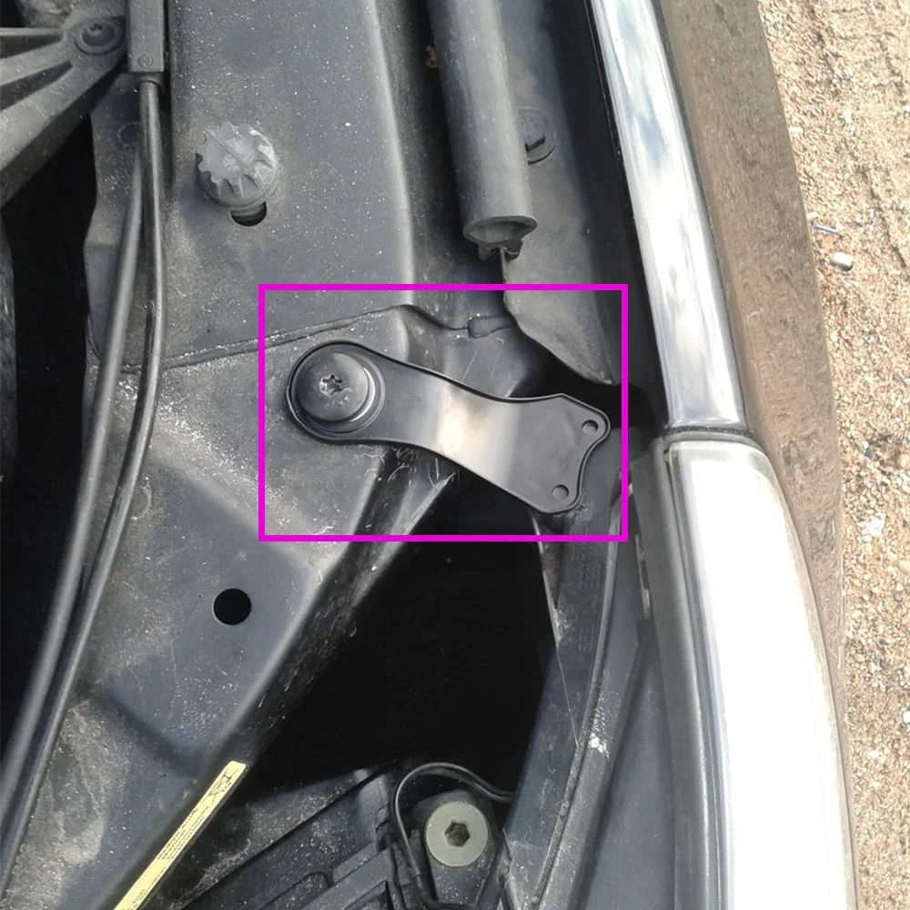 Фото 2 шт. для BMW 5 серии E60 E61 2003-2010 гг. 63126949633 63126949634   Передние левые и правые галогенные зажимы для кронштейна фар, пластиковые черные №3