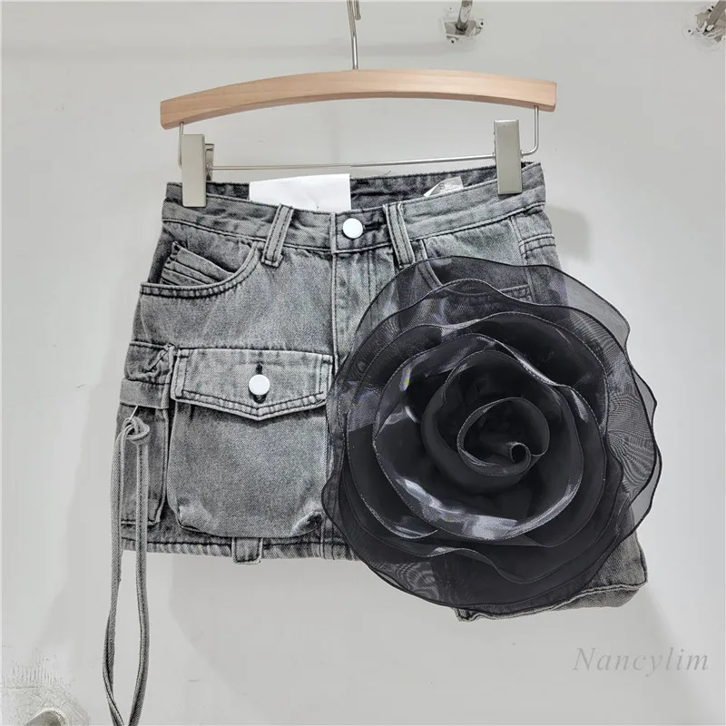 Юбка женская джинсовая трапециевидная с карманами и цветочным принтом