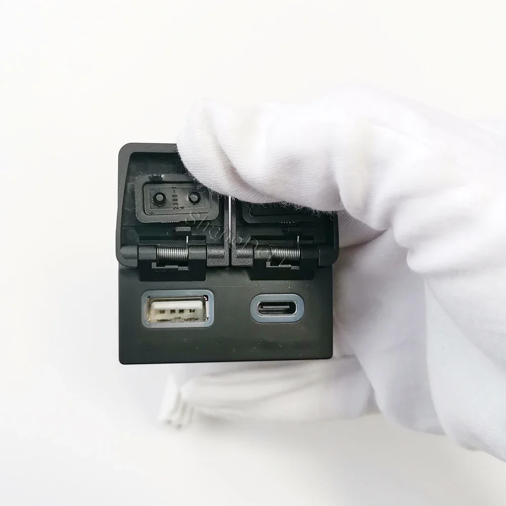 Автомобильное быстрое зарядное устройство DUal USB Type-C интерфейсная розетка для