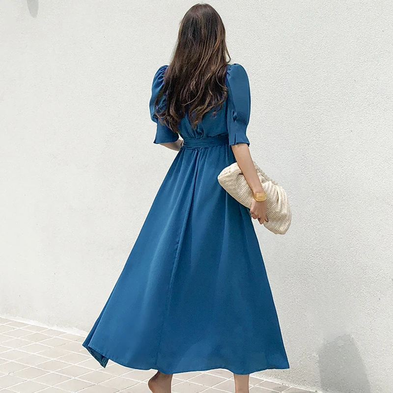 Женское платье во французском стиле элегантное с V-образным вырезом поясом и