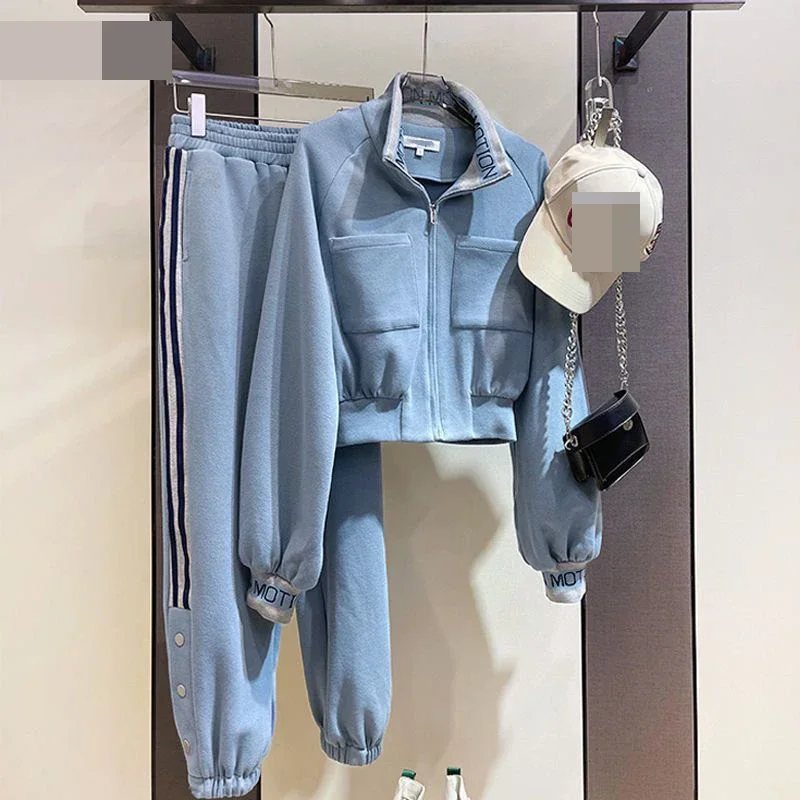 Женский спортивный костюм свободного покроя