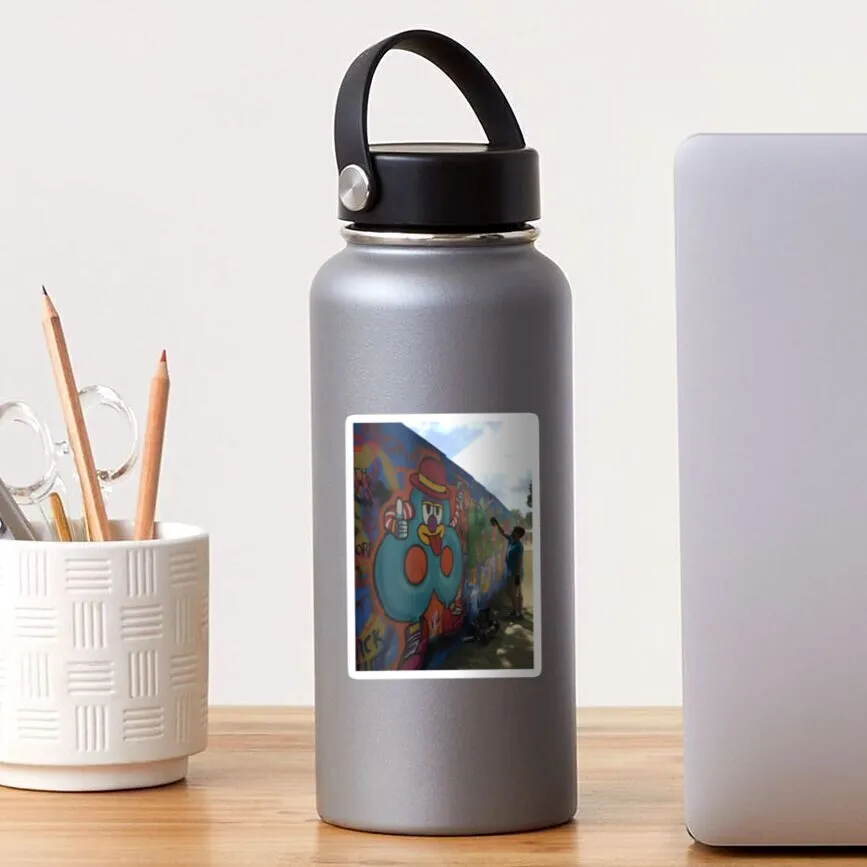 

Стикер Bonnaroo- Roofus для ноутбука, декор для спальни, автомобиля, милое мультяшное искусство, модный общественный чемодан