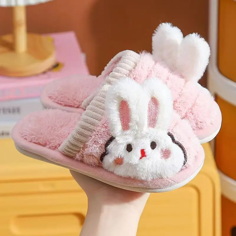 

Зимние Детские повседневные хлопковые тапочки для мальчиков и девочек на мягкой нескользящей подошве Симпатичные плюшевые теплые легкие домашние хлопковые тапочки с мультяшным рисунком