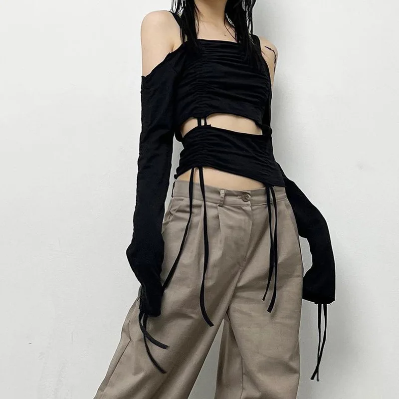 

Женская футболка с открытыми плечами и длинным рукавом