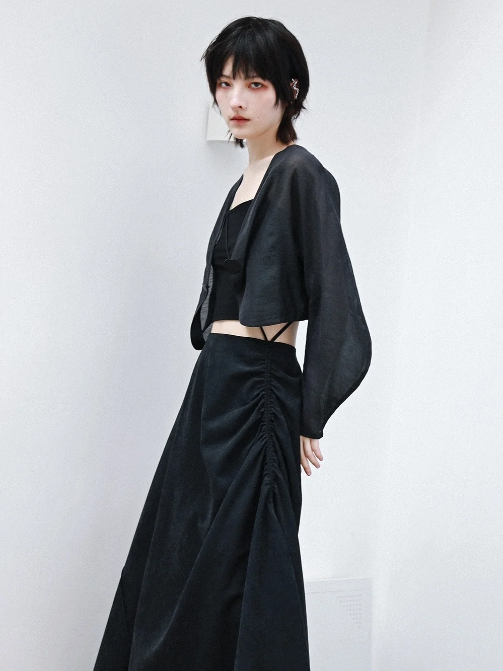 Женская льняная куртка с коротким рукавом на завязках