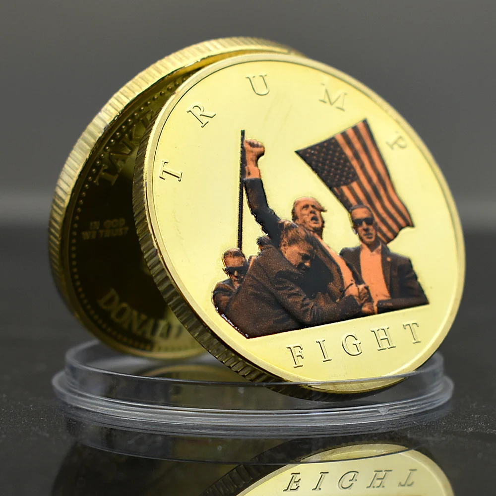 Позолоченная монета с изображением Дональда Трампа