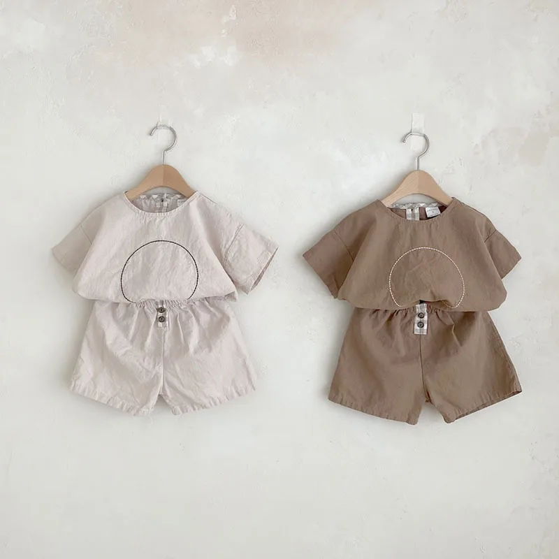 

2023 Korean Summer Infant Boys 2PCS Clothes Set Cotton Solid Elastic Waist Button Shorts Pullover Short Sleeve Toddler Outfits