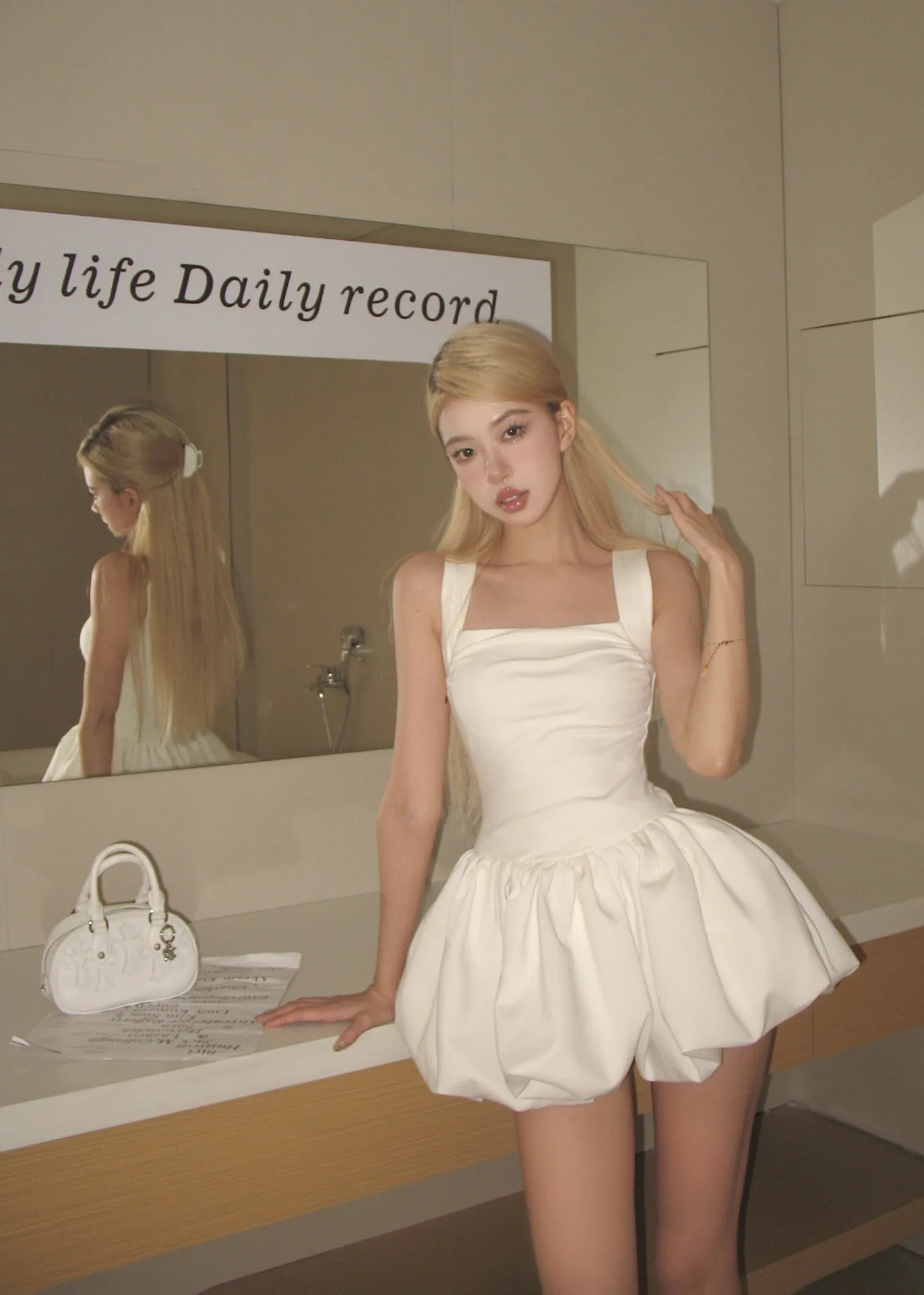 

Женское летнее Мини-Платье с квадратным вырезом, без рукавов