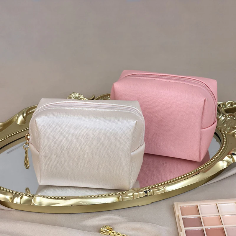 

Outdoor Girl Mini Cosmetic Bag Waterproof Wash Storage Bag Women Travel Zipper Lipstick Toiletrie Organizer Make up Pouch Wallet