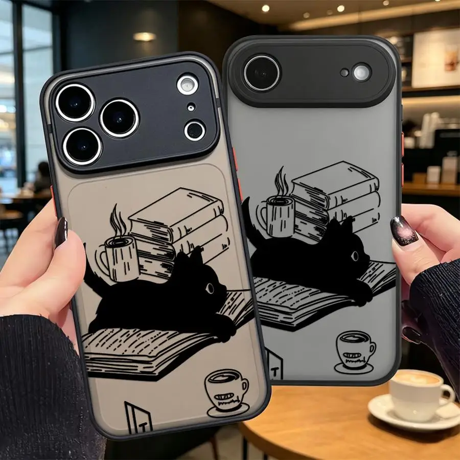 Фото Чехол для iPhone 17 Pro Max 16 Plus 7 8 SE 12 15 11 14 17e XS XR Air 13 Mini с дизайном «Кошка-кофейня» для любителей книг, задняя крышка-накладка №4