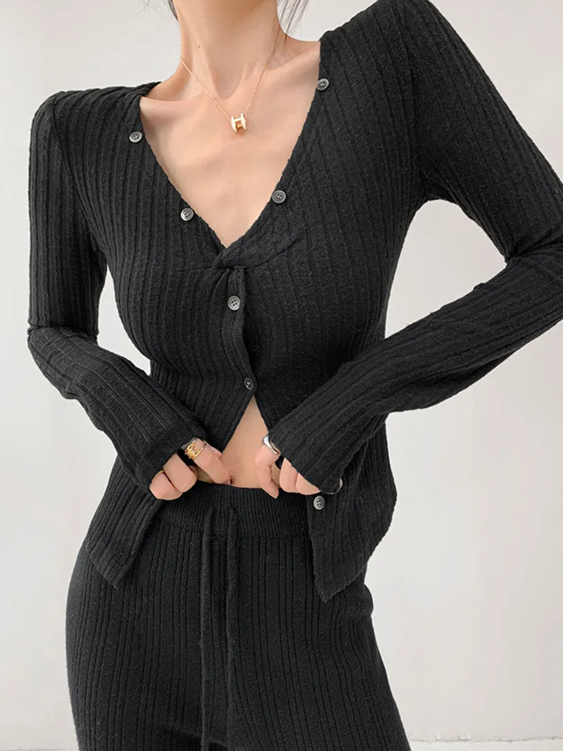 Женский трикотажный кардиган с V-образным вырезом длинным рукавом