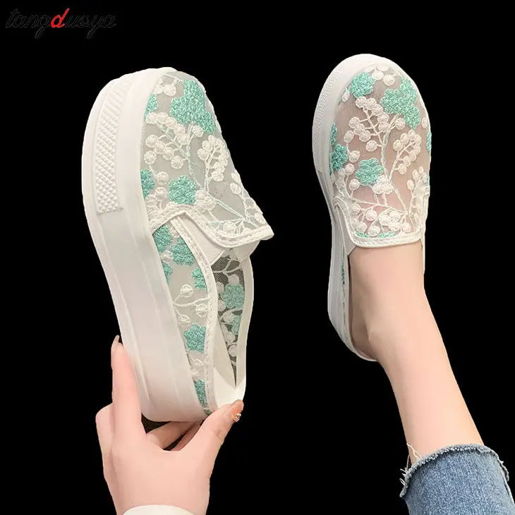 

Embroider Flower Slippers Women Creepers Outside Air Mesh Mules Shoes Platform Sandals Breathable Closed Toe Slides Flip Flops