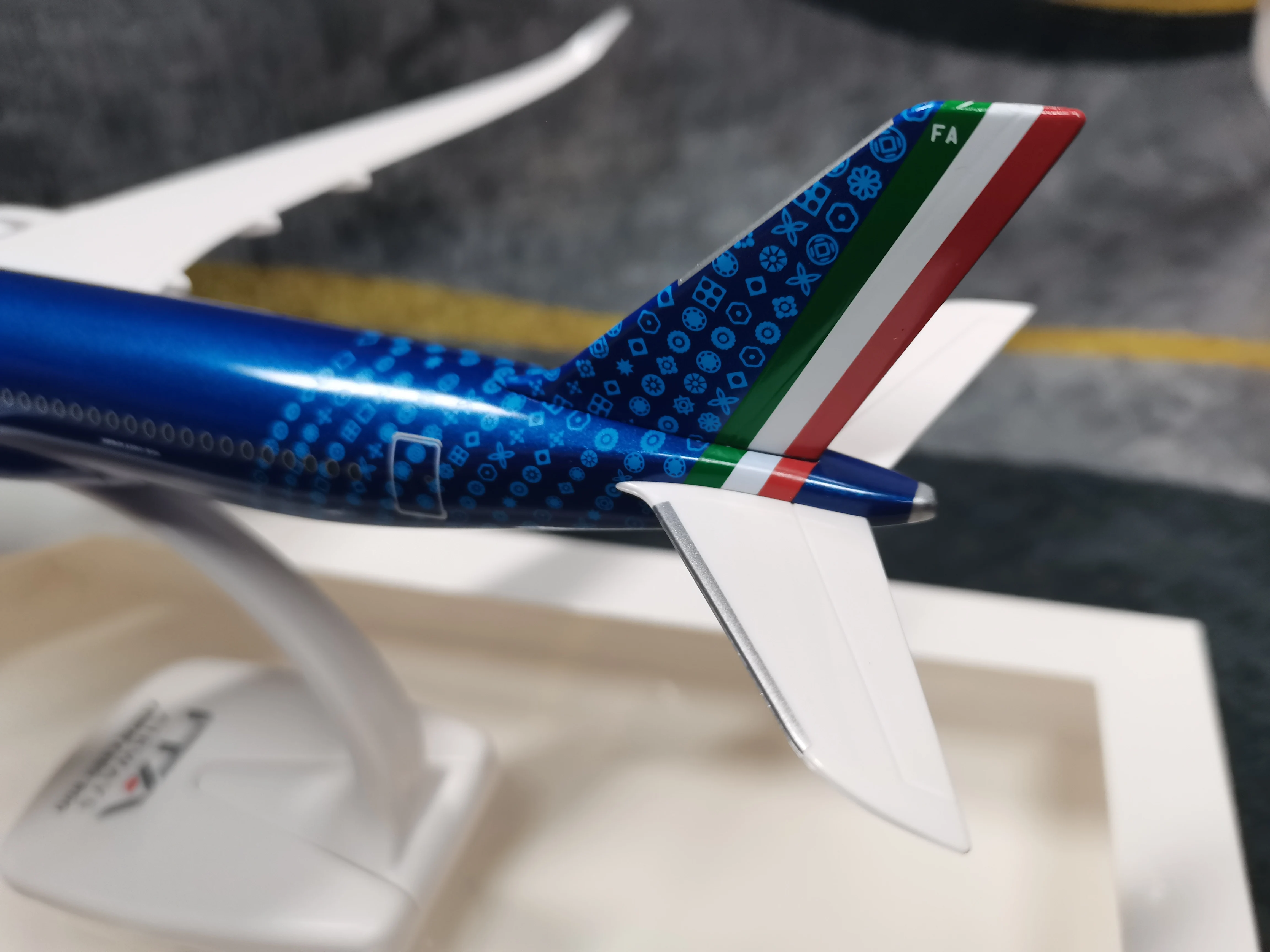 Масштаб 1/200 Модель самолета A350-900 Италия ITA Коллекция авиакомпаний Пластик ABS