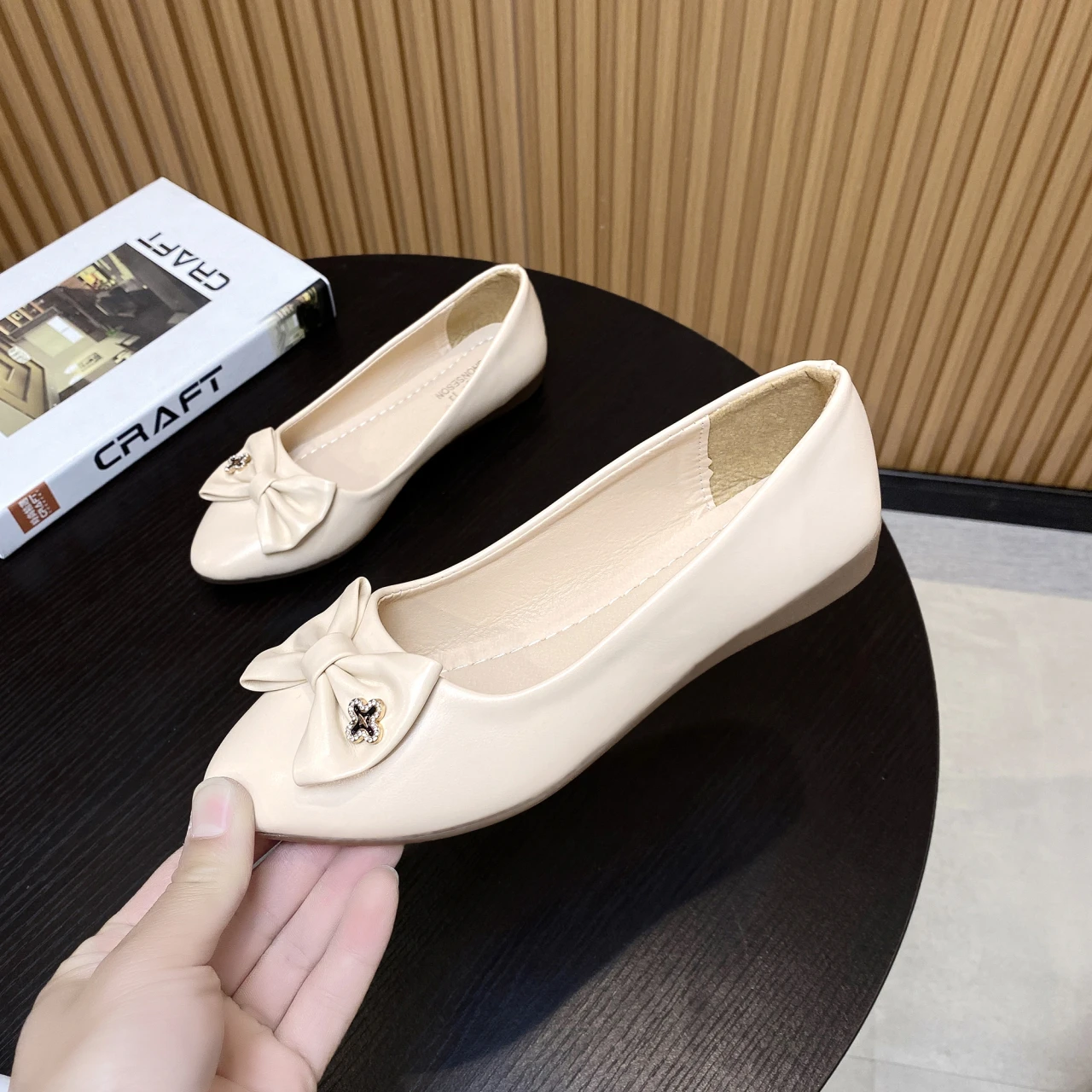 

Women's Flats Pointed Toe Boat Shoes Bowtie Ballet Flats White Shallow Ladies Shoes Comfortable Leather Shoes for Female 1084N
