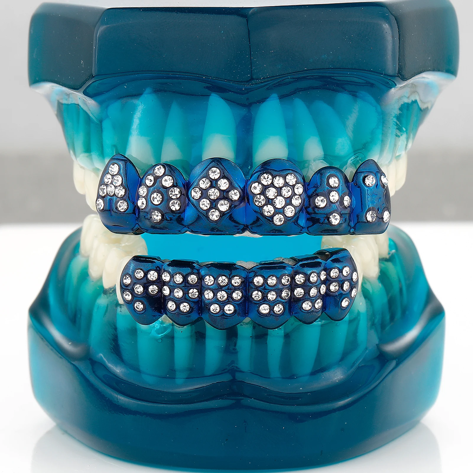 Фото TOPGRILLZ HipHop Bling Iced out CZ Blue Teeth Grillz Caps For Unisex Cubic Zircon Micro Pave Top&Bottom Grills Set Party Jewelry №3