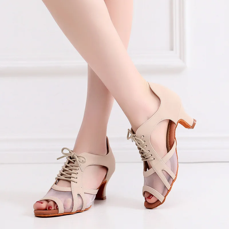 

Новинка; Сетчатая обувь для латинских танцев; Женская обувь из мягкой резины и замши; Дышащая обувь для бальных танцев; Современные танцевальные сандалии Танго; Каблук 5,5 см