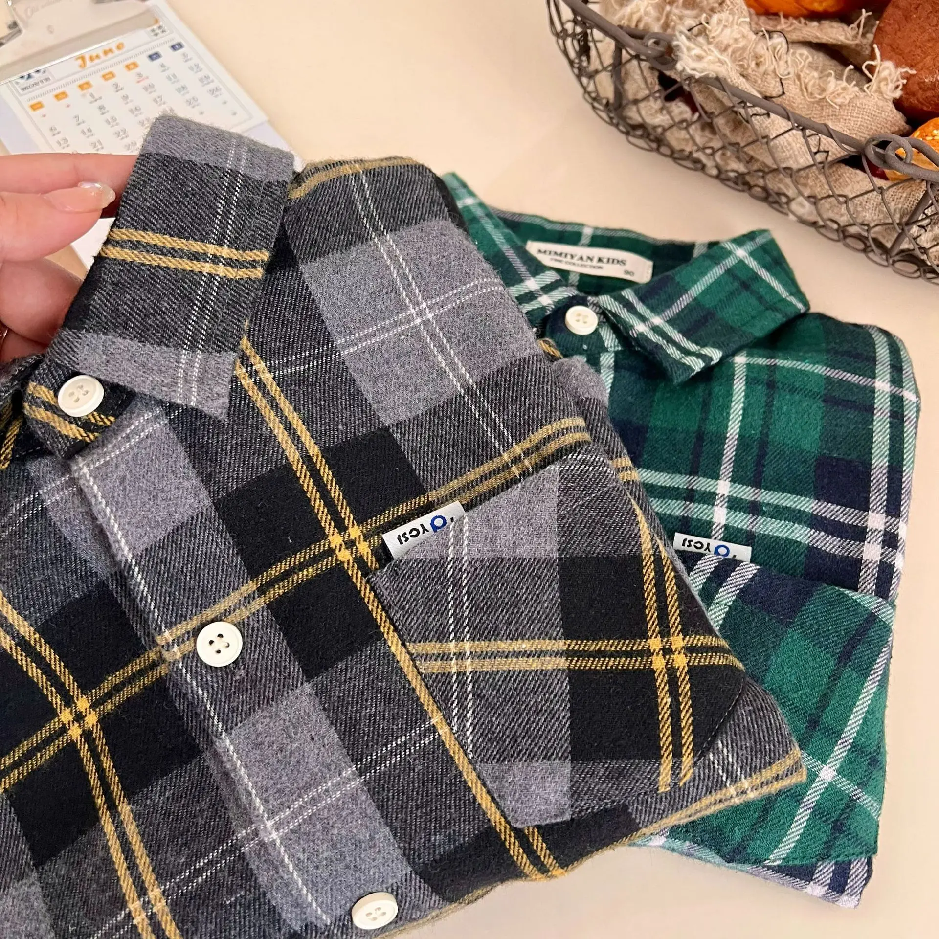 Детская одежда Новинка осени 2022 рубашка в клетку с карманами для мальчиков и