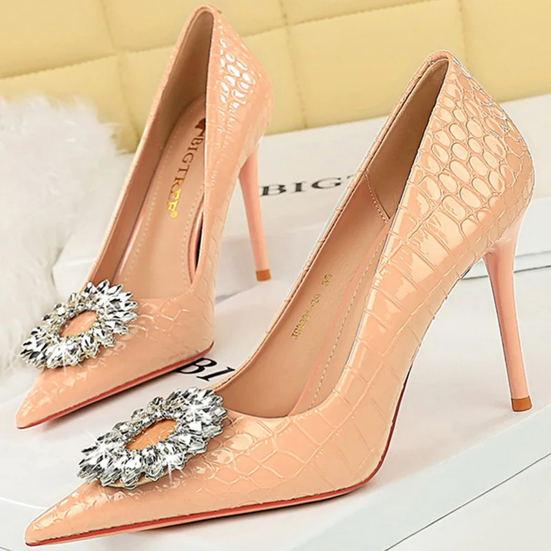 

BIGTREE Western Style Fashion 10 CM High Heels Shoes Shallow Pointed Toe Retro Patent Leather Snakeskin Crystal Buckle Pumps