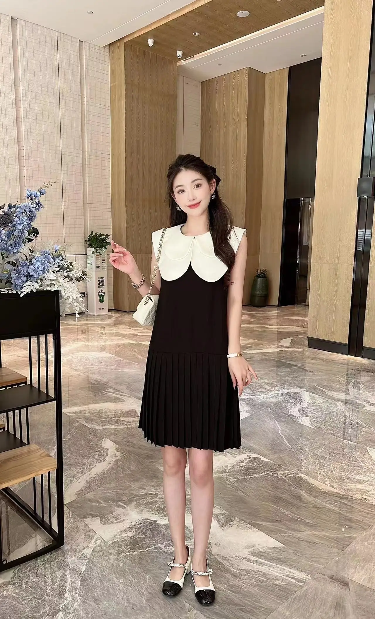 

2023 spring and summer women's clothing fashion new Color Matching Collar Sleeveless Dress 0504
