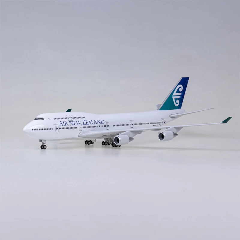 

Модель самолета воздушно-новозеландского производства B747, масштаб 1:160, 47 см