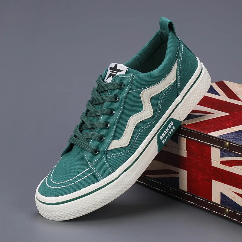 New Green Men's Sports Shoes Non-slip Man Skateboard Shoes Comfortable Men Classic Canvas Shoes Mens Wear-resistant Sneakers