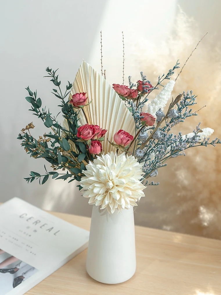 

Handmade Material Dried Flowers Bouquet Pure White Magnolia Ball Palm Leaf For Home Decoration Romantic Memory Day Ornaments
