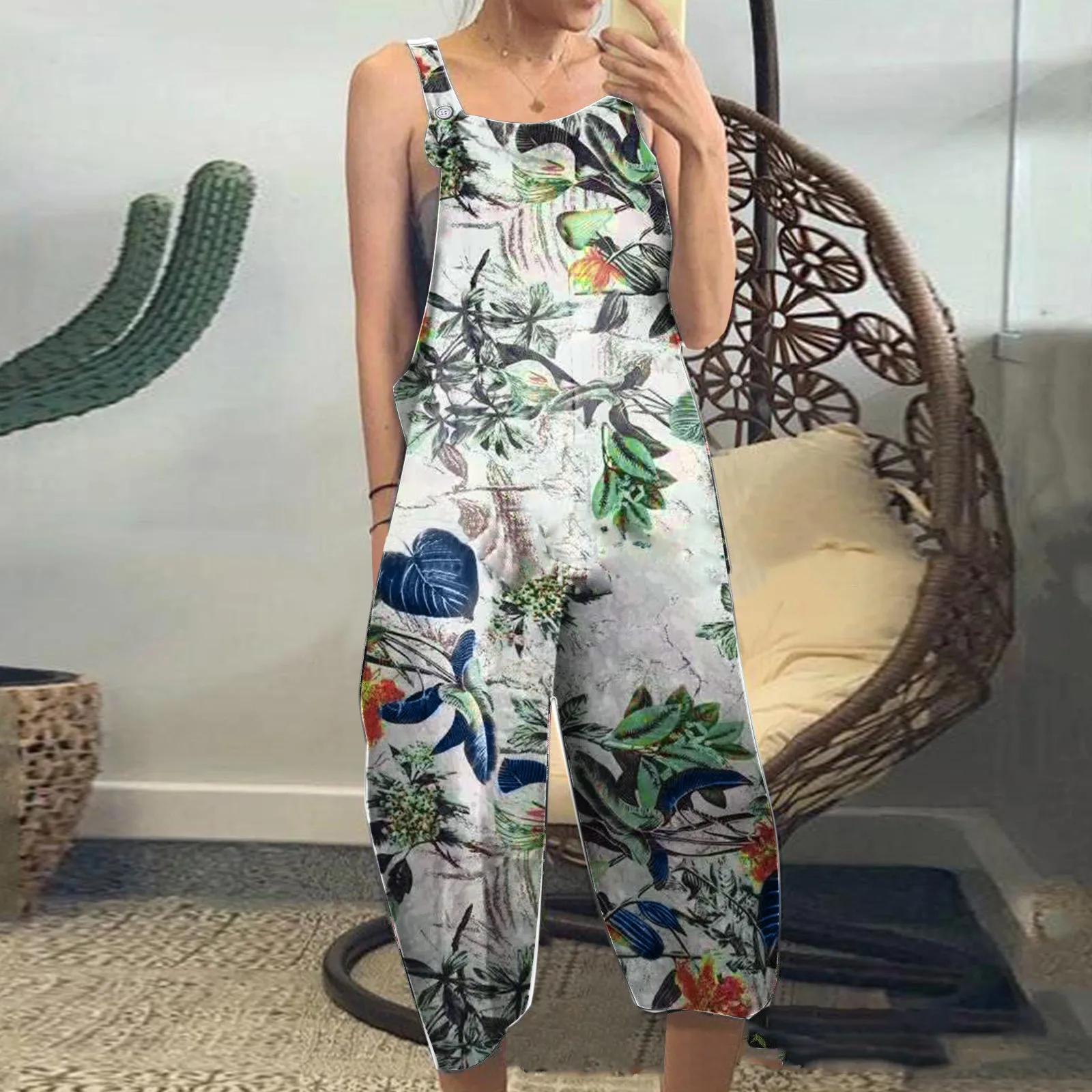 

Женский комбинезон без рукавов, с карманами и широкими пуговицами