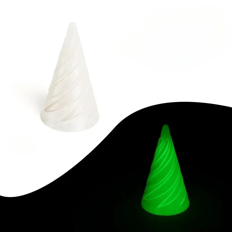 Прозрачная 3D печатная спиральная конусная пирамида