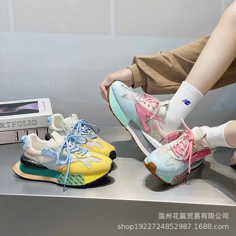 Женские кроссовки на толстой подошве