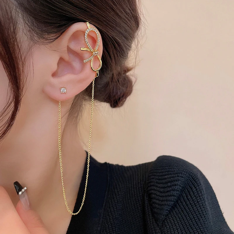 

Женские асимметричные серьги-гвоздики JOZY, роскошные изысканные маленькие серьги с бантом и кисточкой из циркония, элегантные ювелирные укр...