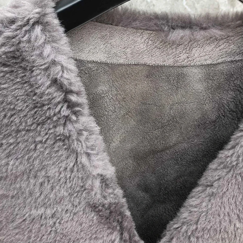 Рисунок 3 - Женское кашемировое пальто с V-образным вырезом