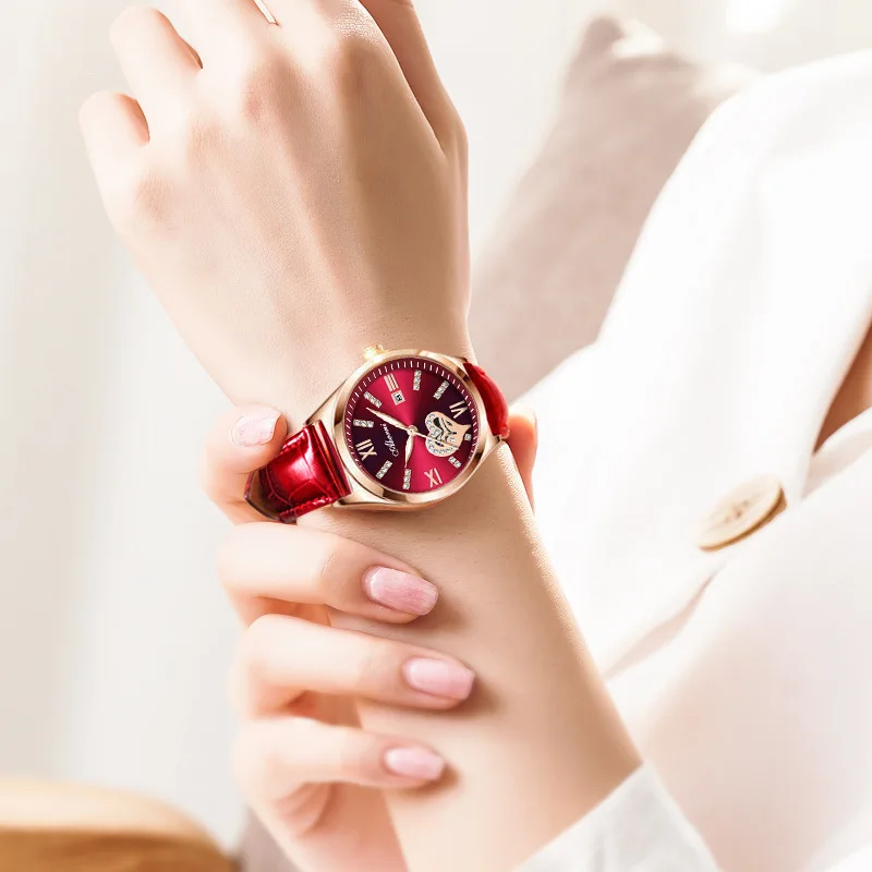 

Luxury Watches Women Round Quartz Wrist Watches Leather Fashion Watches Female Ladies Quartz Clock Gifts