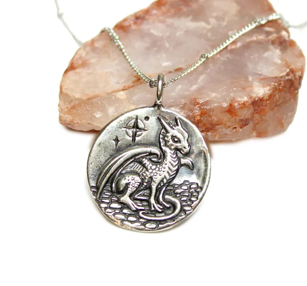 

Creative Mother of Dragons Necklace for Women Personality Handmade Vintage Dragon Pendant Retro Female Choker Jewelry