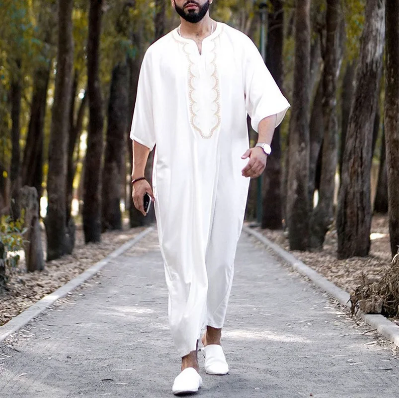 Middle East Muslim Men Clothing Loose Middle Sleeve Round Neck Thobes for Men Simple Applique Fashion Jubba Men for Saudi Arabia