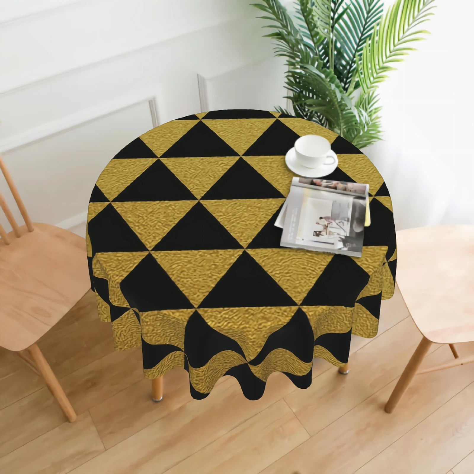 

Black and Gold Triangle Round Tablecloth – Wrinkle Spillproof Table Cloth for Party and Family Gatherings