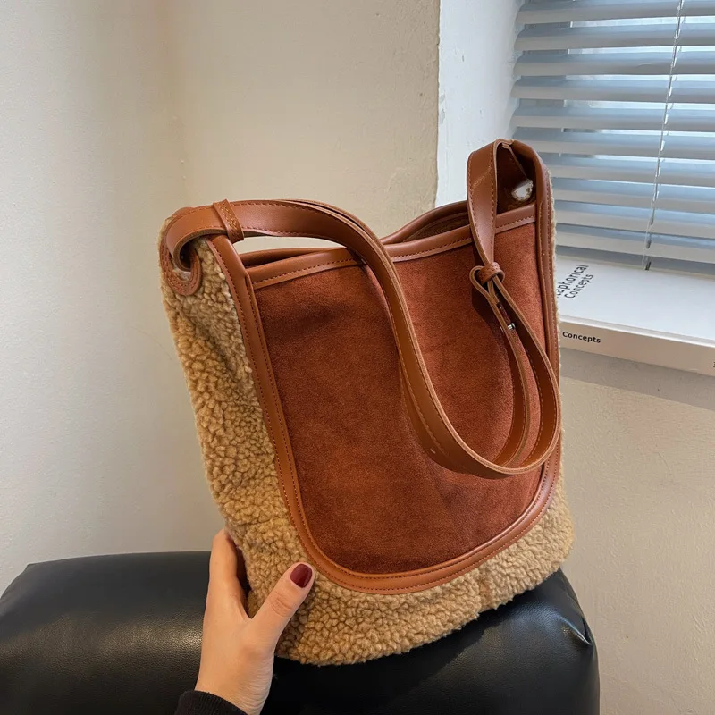 Big Bag Women's Large Capacity Crossbody Bag Women's 2023 New Autumn and Winter Lamb Wool Tote Bag Plush One-shoulder Bucket Bag