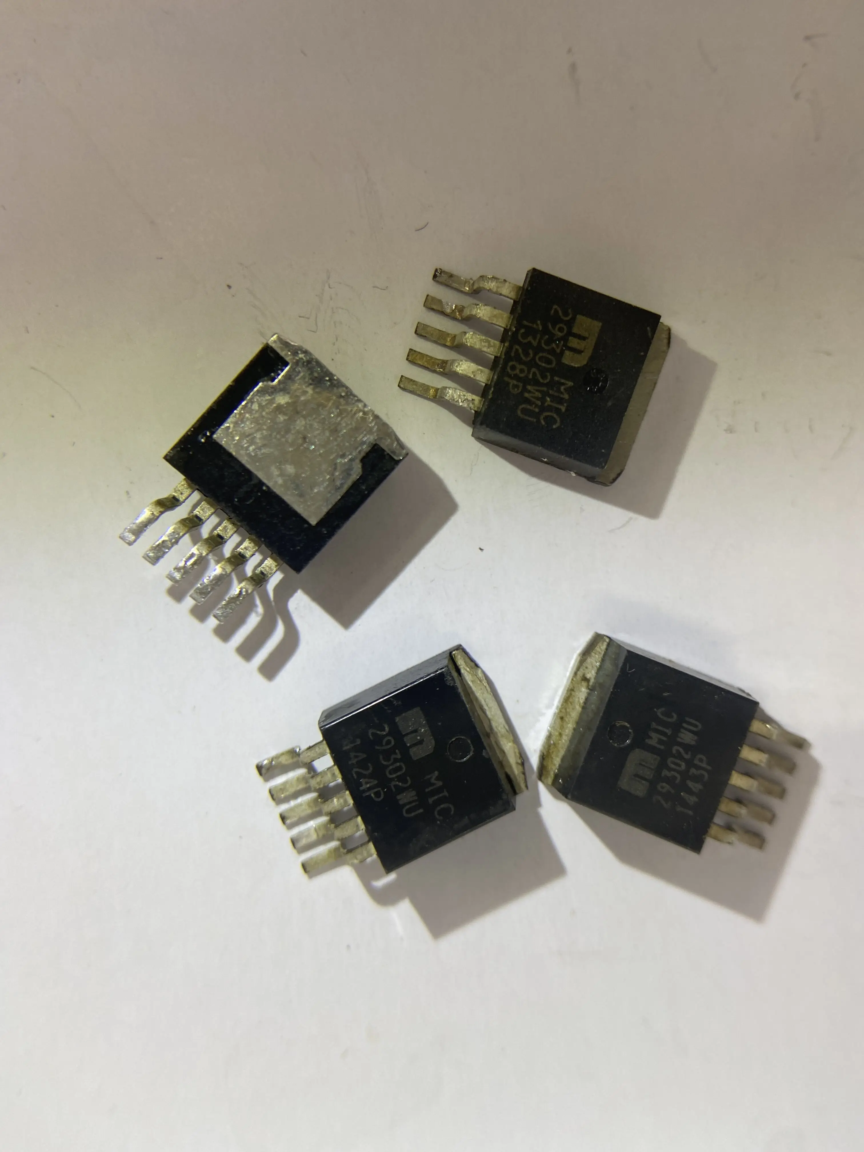 

5 шт. Оригинал отличного качества, но это не новый MIC29302WU MIC29302 29302WU