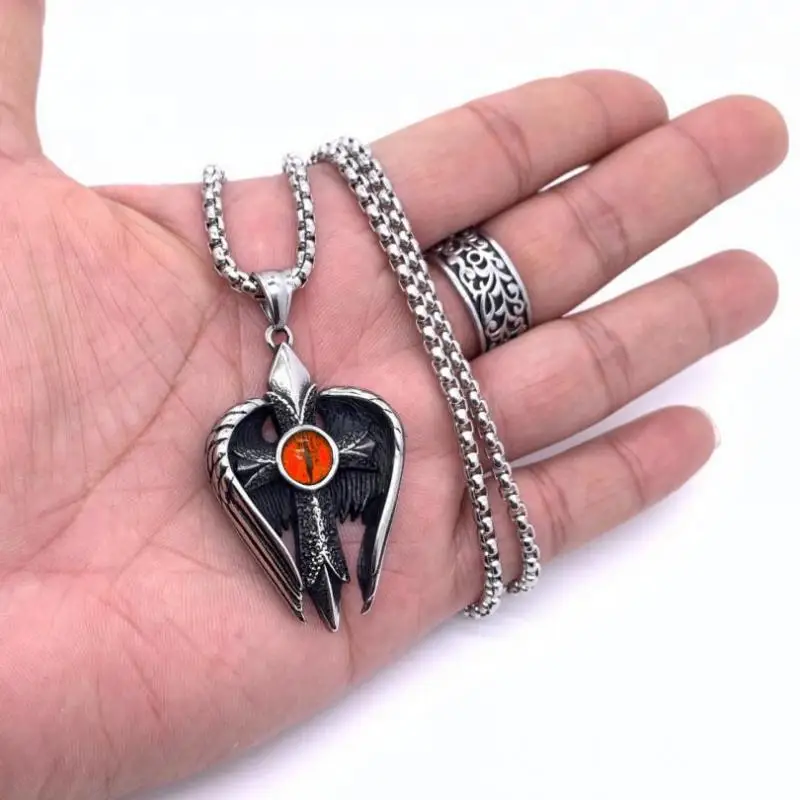 

Exquisite Vintage Fashion Design Red Eye Cross Wings Mens Pendant Necklace Classic Knight Punk Rock Party Accessory Gift
