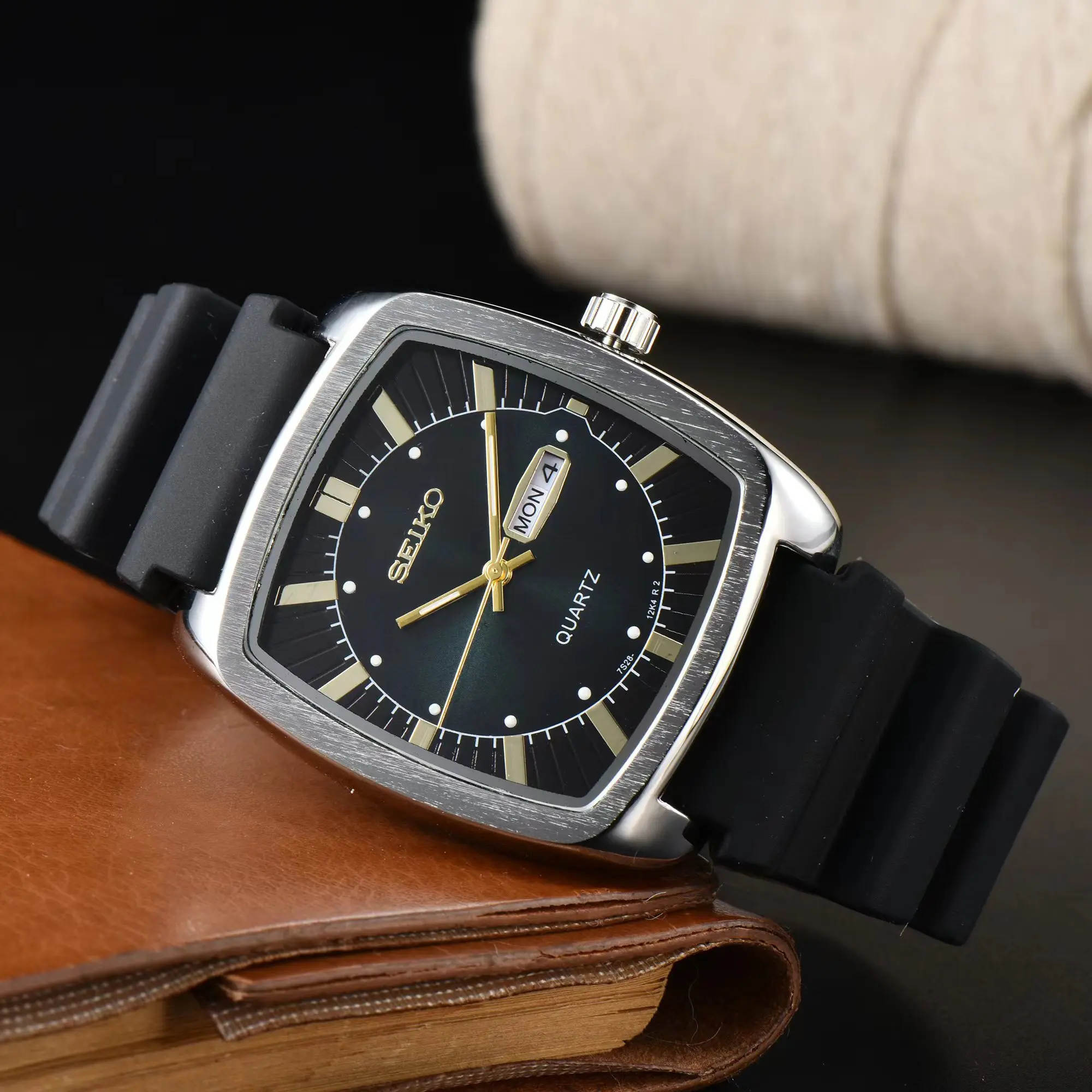 

New Fashion Japanese Brand Watch Business Sports Luxury Automatic Date Men's Watch High Quality Silicone Waterproof Quartz Watch