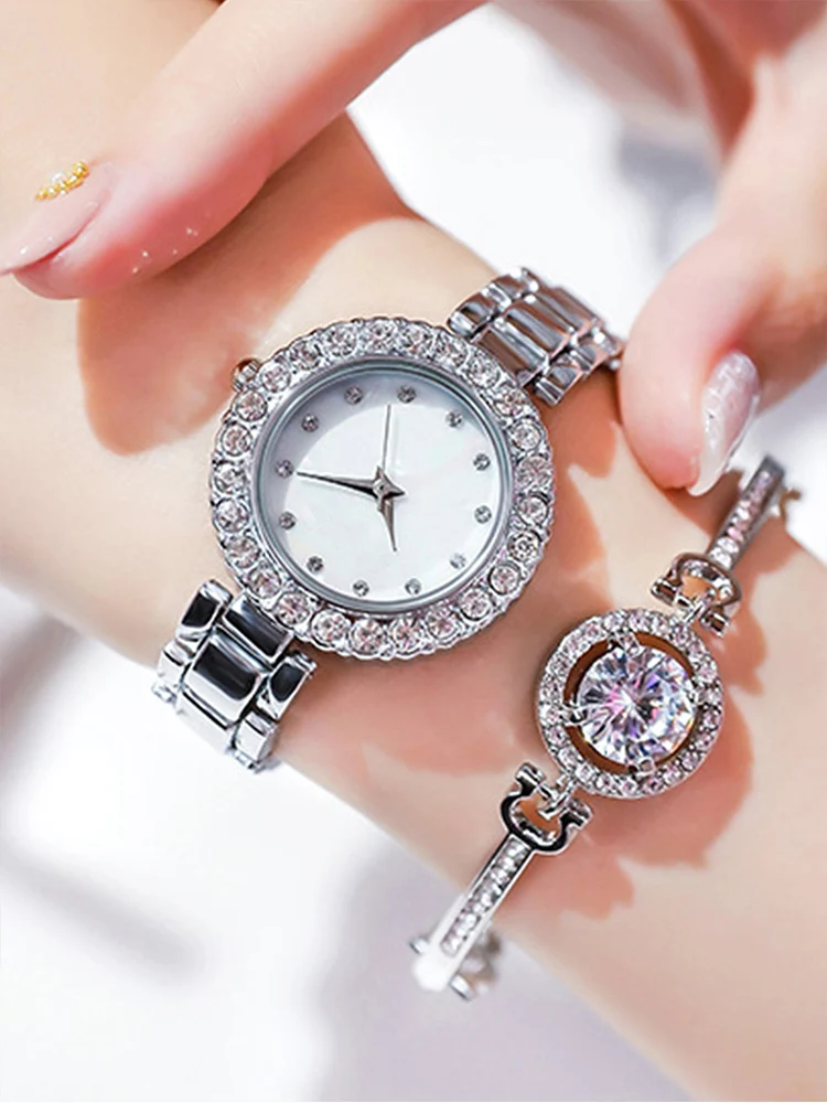 Женские кварцевые наручные часы с браслетом циферблат 28 см со стразами