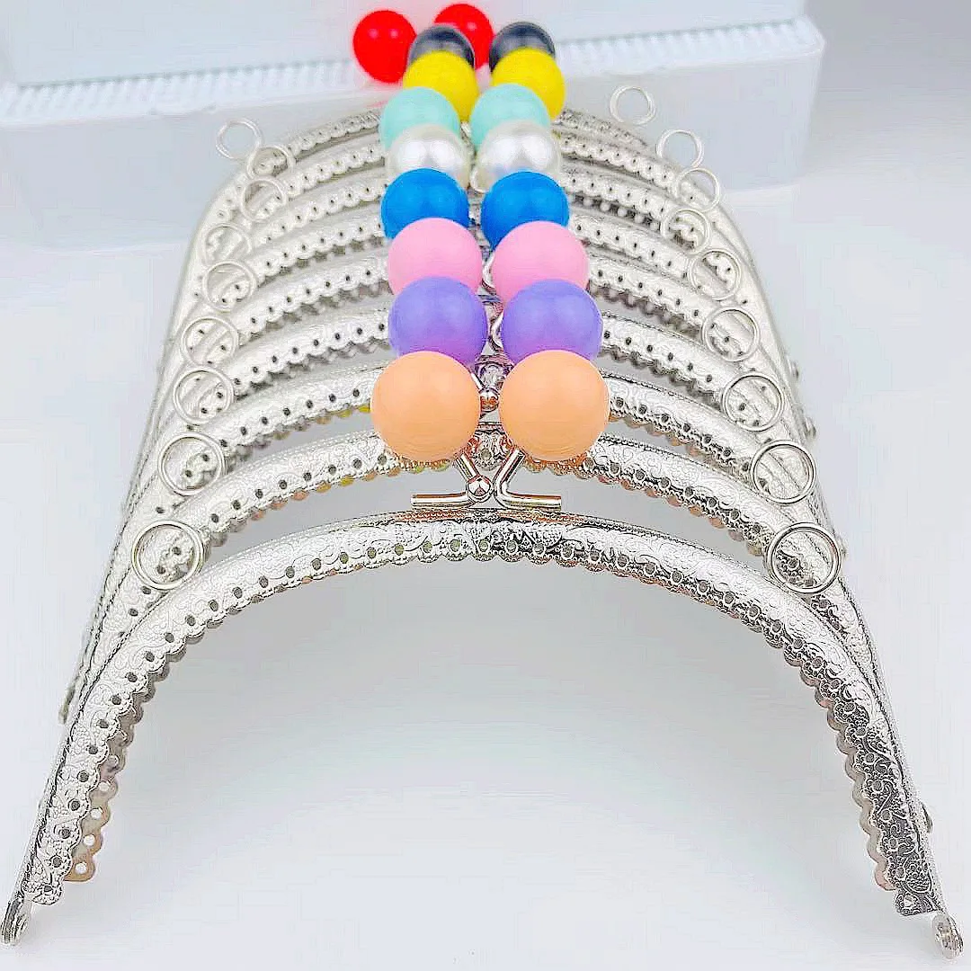 

Бусины, серебристые, искусственные, цветочные бутоны, тиснение, полукруглая поцелуйка, замок для клатча, сумки, аксессуары для сумок