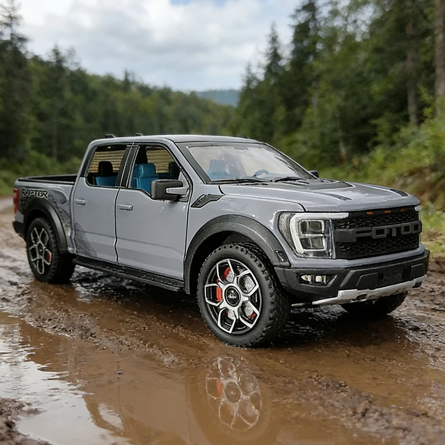 Фото Модель внедорожника Ford Raptor F-150 из сплава, масштаб 1:20, со звуковыми и световыми эффектами, открывающиеся двери с обеих сторон. №1