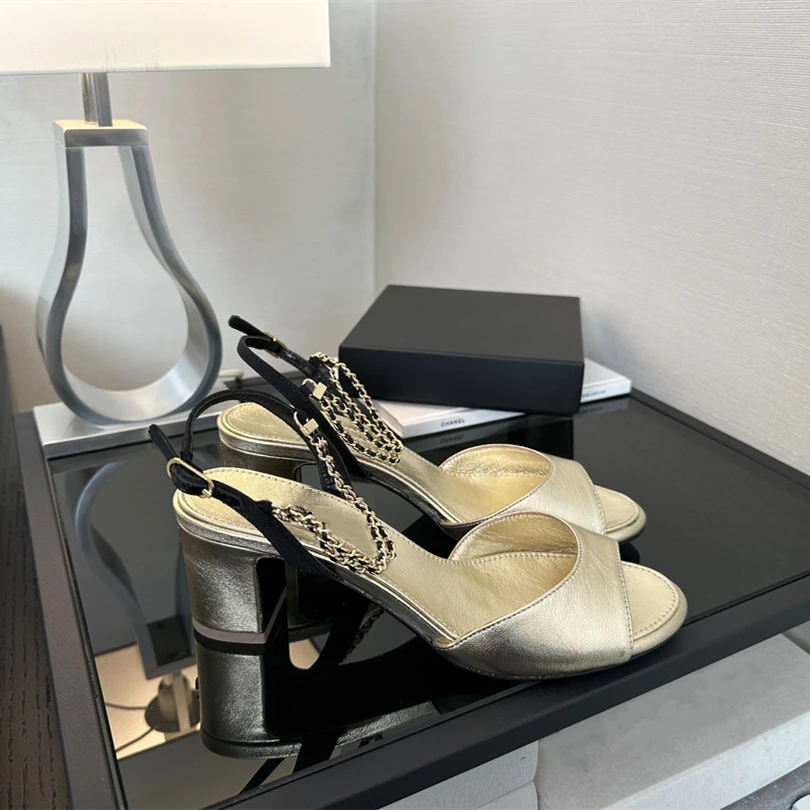 

Босоножки женские из натуральной кожи, на высоком каблуке, с цепочкой и ремешком на пятке