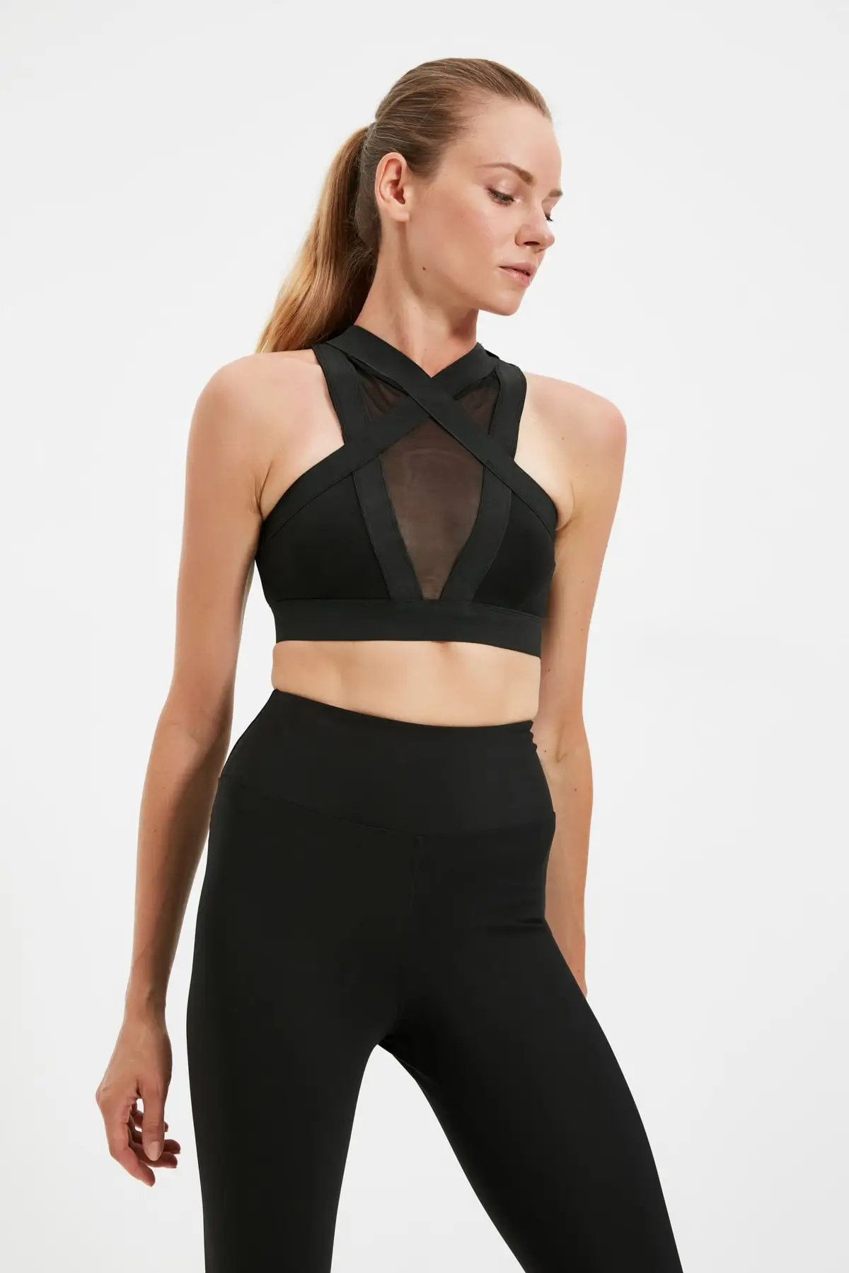 

Trendyol Tulle Detailed Sport Tops TWOAW22SS0047