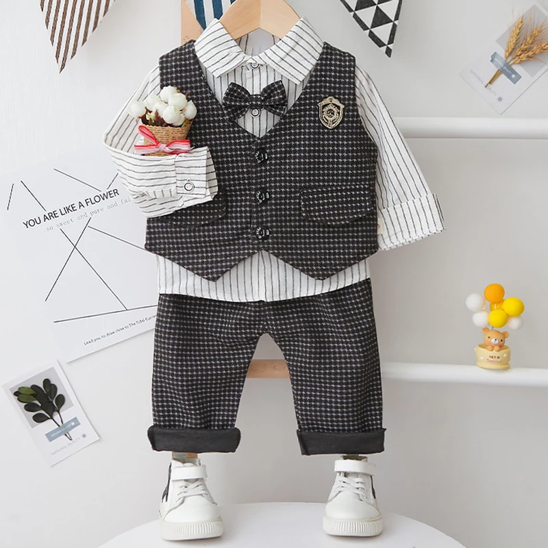 

Новый комплект для маленьких мальчиков, Модный комплект для новорожденных джентльменов на свадьбу, Детская Хлопковая полосатая рубашка + жилет + брюки, комплект из трех предметов