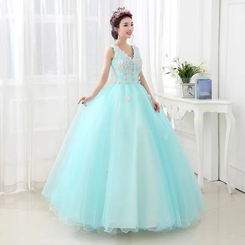 

Sexy V Neck Quinceanera Dresses For 15 Party Fashion 3D Flower Applique Elegant Mexican Princess Birthday Masquerade Gowns