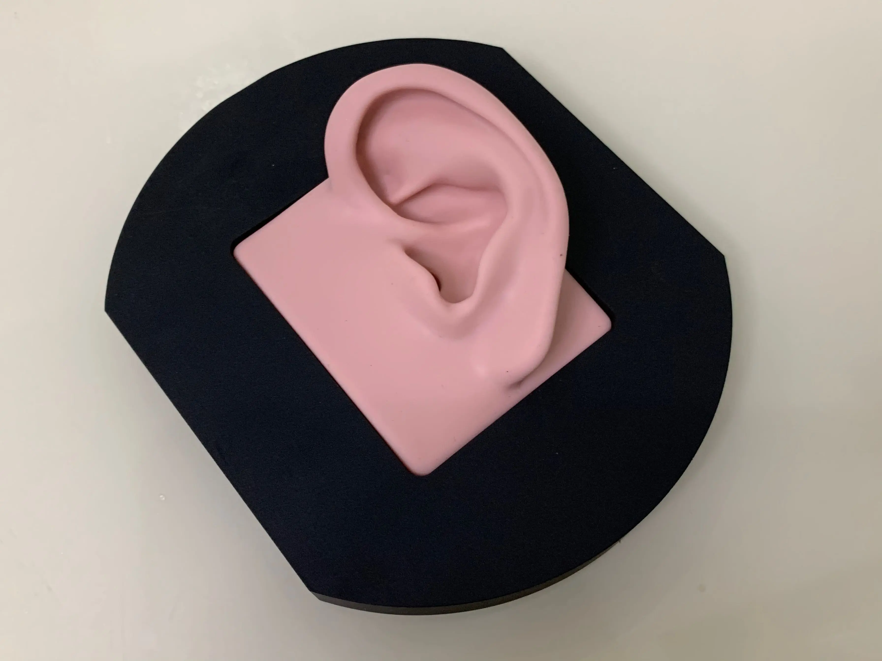 

Professional Earphone Test Simulation Soft Pinna Suitable for Artificial Ear IEC711 Frequency Response Curve